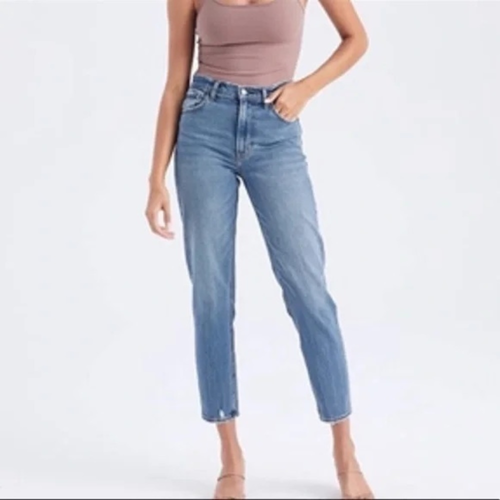 Abercrombie & Fitch The Mom High Rise Jeans - Picture 4 of 10